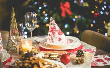 Sådan arrangerer du en firmajulefrokost der er etisk korrekt julefrokost